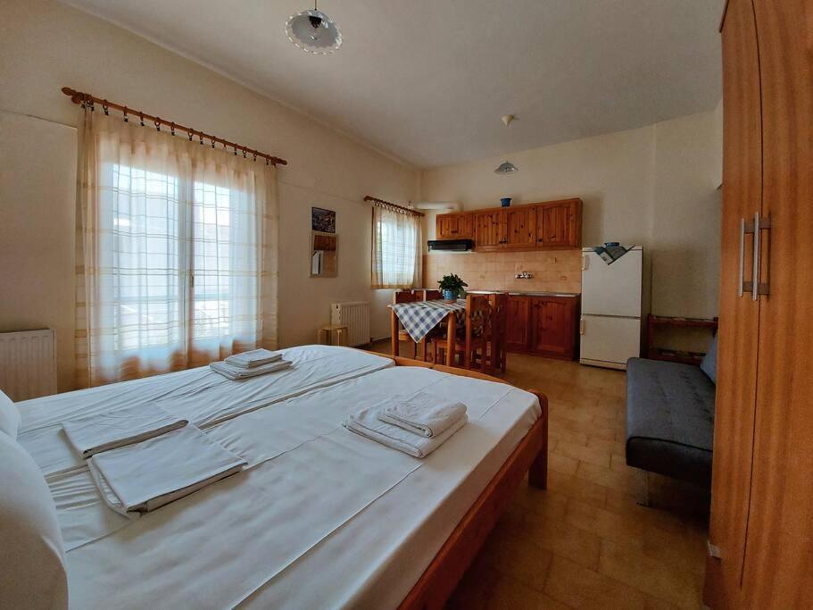 Selfcatering -Studio Helen No 7 Xiropigado Luaran gambar